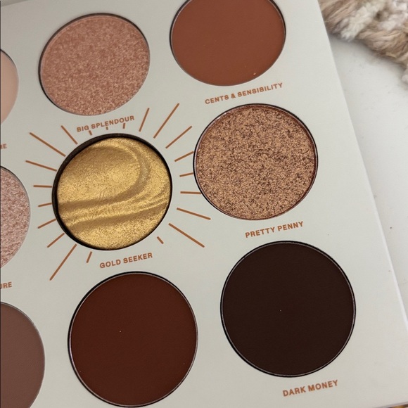 Morphe Gold Seeker Eyeshadow Palette - Gold, Brown, Cream Shades - Picture 4 of 4
